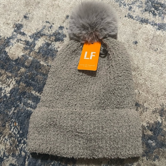 Accessories - Womens Pom Pom hat